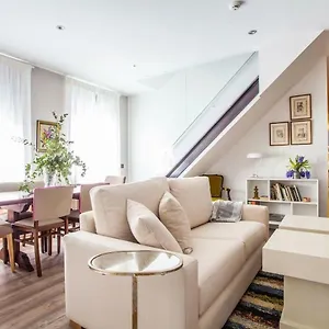 Rg Duplex San Bernardo , Sevilla Spanje
