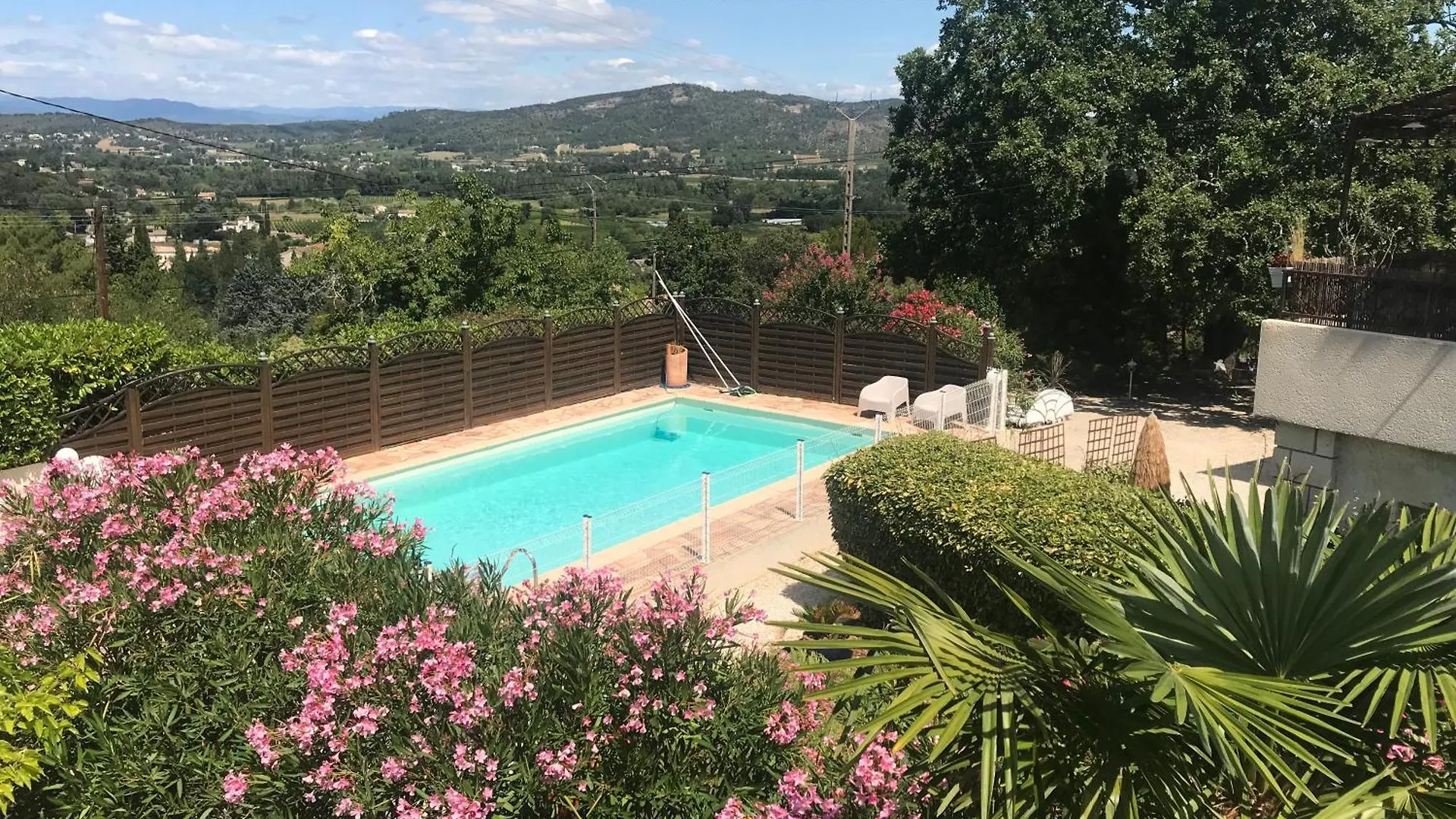 Gites Le Mas Du Vieux Chene Salavas Vakantiehuis